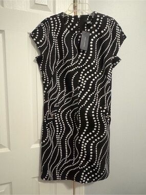 Tommy Hilfiger mini dress in a bold wavy dot print.